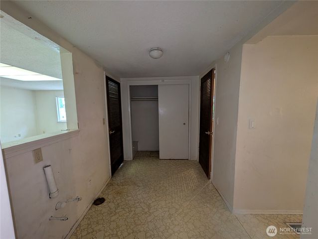 2111 5th Street SW, Puyallup, WA 98371