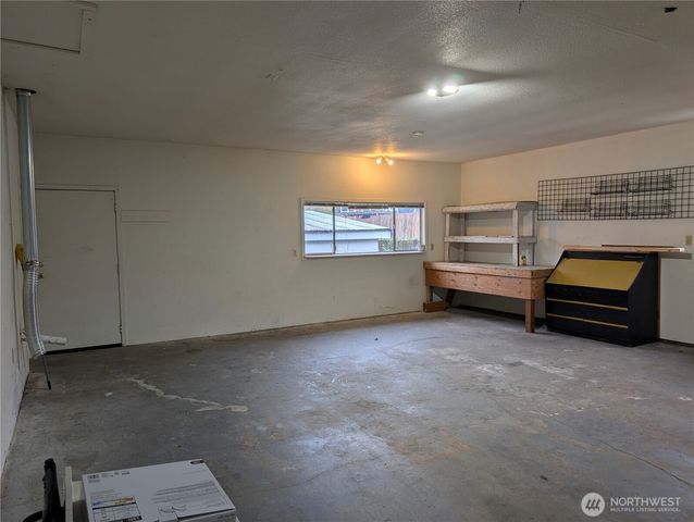 2111 5th Street SW, Puyallup, WA 98371