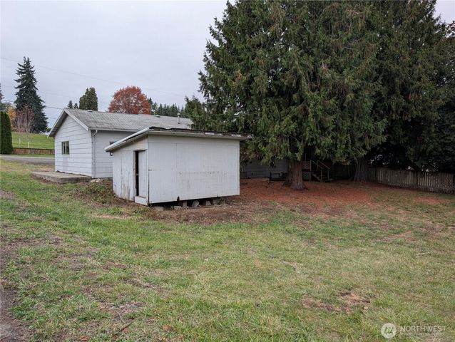 2111 5th Street SW, Puyallup, WA 98371