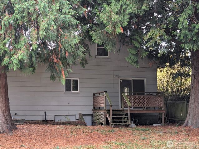 2111 5th Street SW, Puyallup, WA 98371