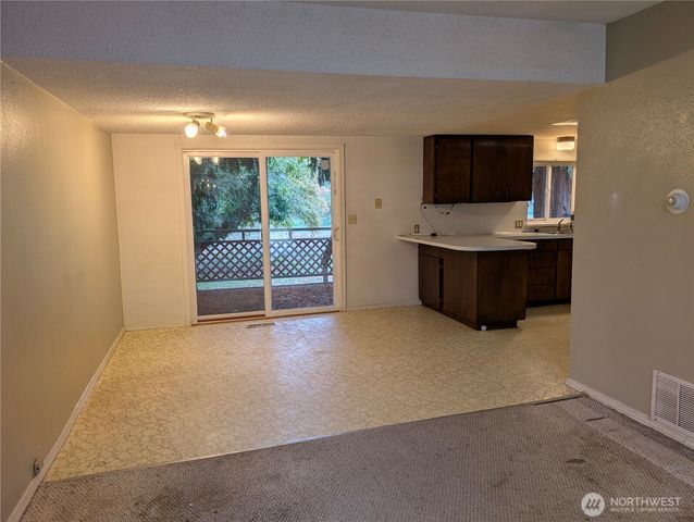 2111 5th Street SW, Puyallup, WA 98371