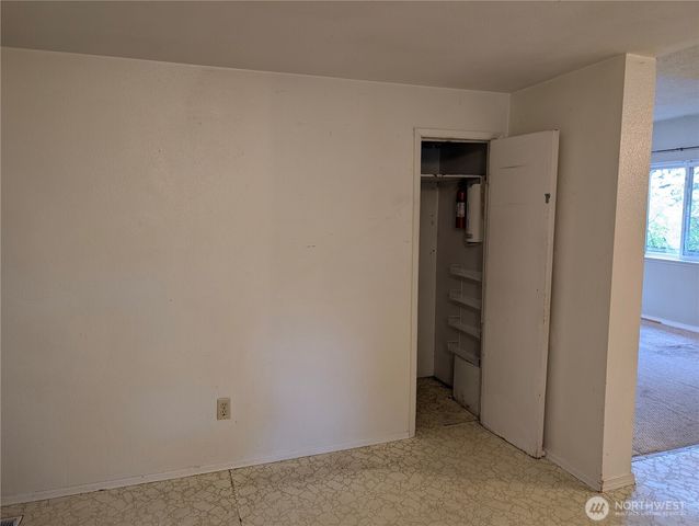 2111 5th Street SW, Puyallup, WA 98371