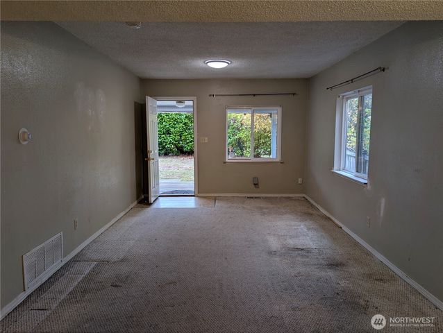 2111 5th Street SW, Puyallup, WA 98371