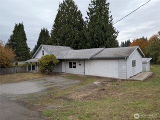 2111 5th Street SW, Puyallup, WA 98371