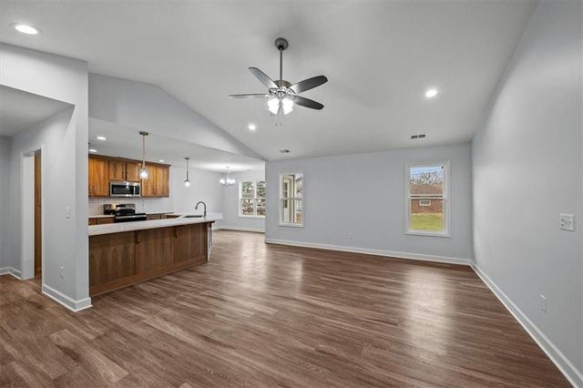 305 S Jefferson Street, Spring Hill, KS 66083