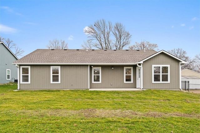 305 S Jefferson Street, Spring Hill, KS 66083