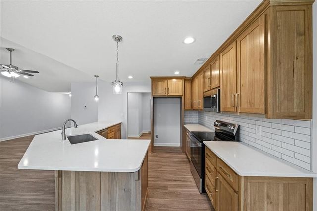 305 S Jefferson Street, Spring Hill, KS 66083