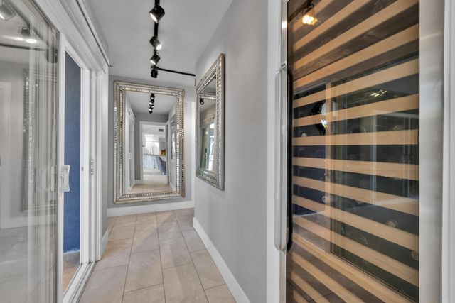 279 W Overlook Road, Palm Springs, CA 92264