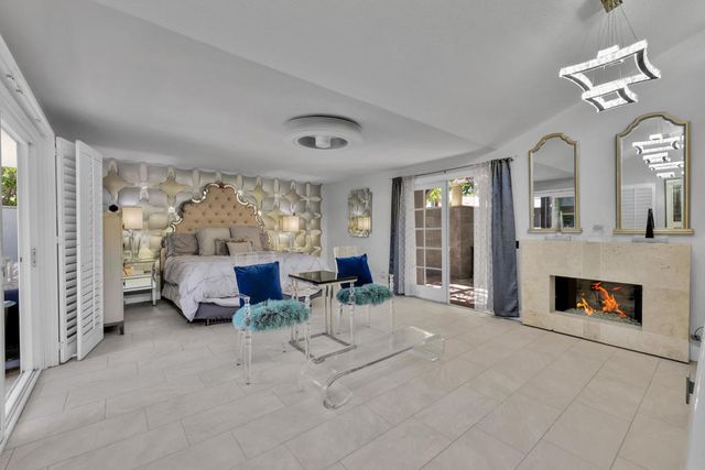 279 W Overlook Road, Palm Springs, CA 92264