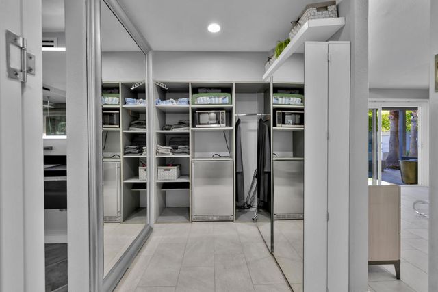 279 W Overlook Road, Palm Springs, CA 92264