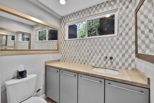 279 W Overlook Road, Palm Springs, CA 92264