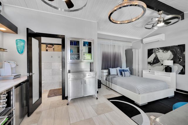 279 W Overlook Road, Palm Springs, CA 92264