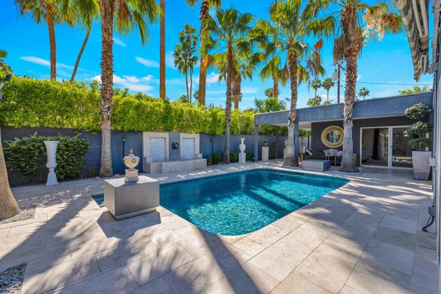 279 W Overlook Road, Palm Springs, CA 92264
