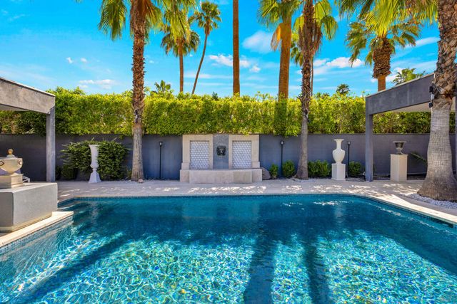 279 W Overlook Road, Palm Springs, CA 92264