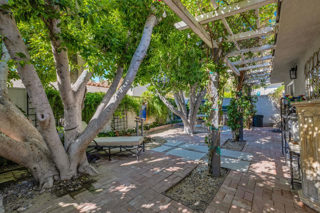 279 W Overlook Road, Palm Springs, CA 92264