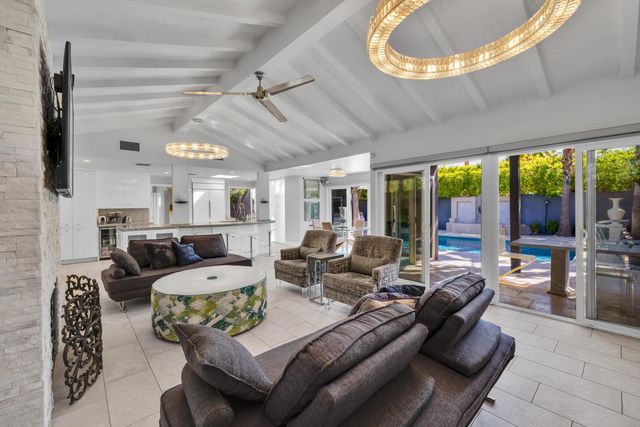 279 W Overlook Road, Palm Springs, CA 92264