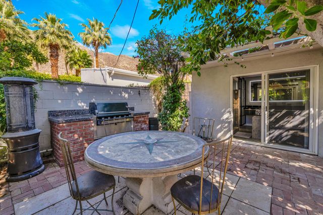 279 W Overlook Road, Palm Springs, CA 92264