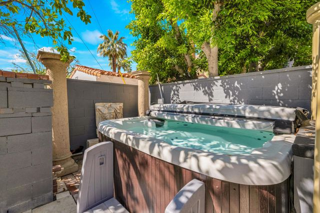 279 W Overlook Road, Palm Springs, CA 92264