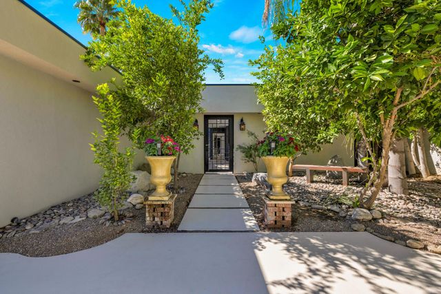 279 W Overlook Road, Palm Springs, CA 92264