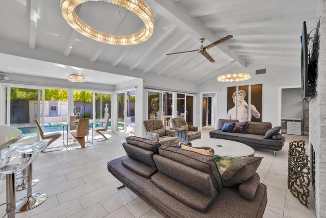 279 W Overlook Road, Palm Springs, CA 92264