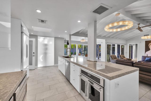 279 W Overlook Road, Palm Springs, CA 92264