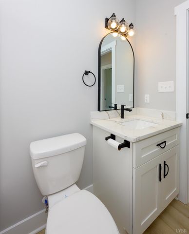 2249 Lipscomb Road, Moneta, VA 24121