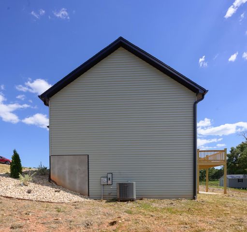 2249 Lipscomb Road, Moneta, VA 24121