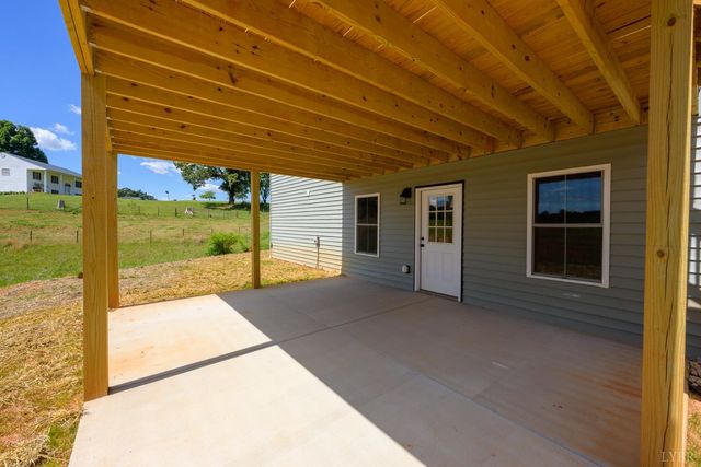 2249 Lipscomb Road, Moneta, VA 24121