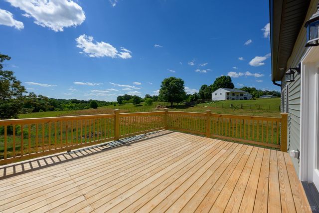 2249 Lipscomb Road, Moneta, VA 24121