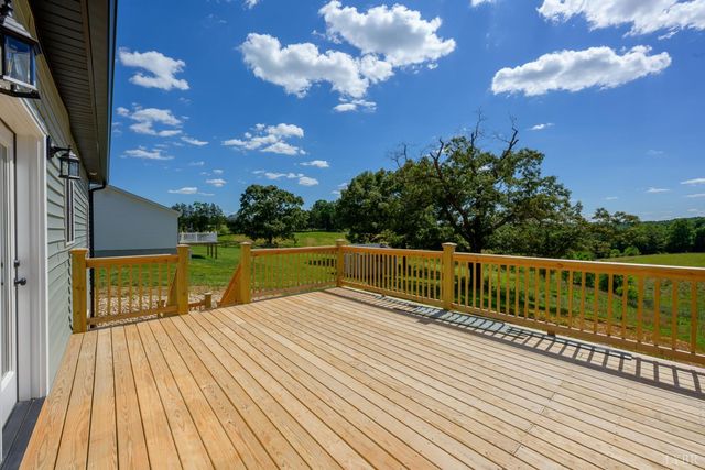 2249 Lipscomb Road, Moneta, VA 24121