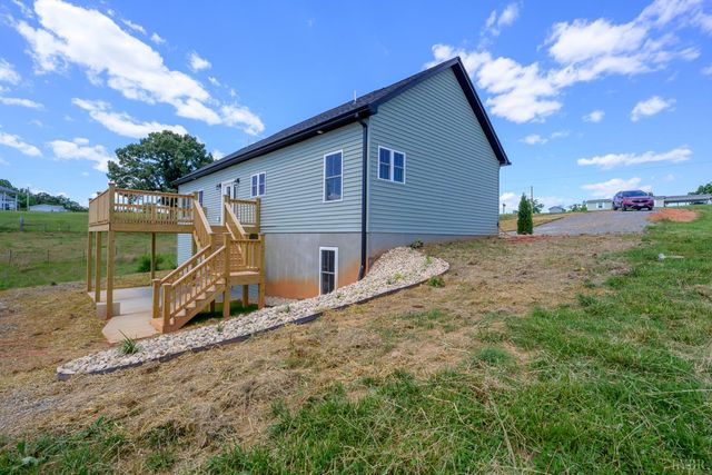 2249 Lipscomb Road, Moneta, VA 24121