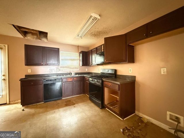 580 Lakeridge Court, Covington, GA 30016