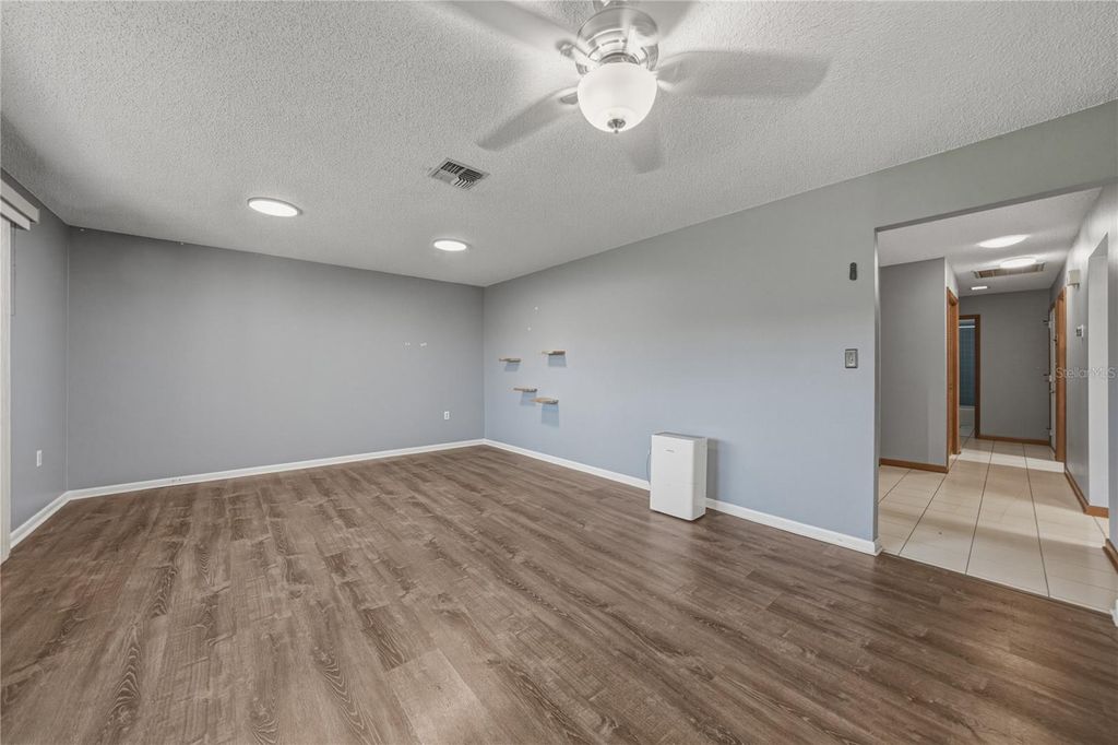 Image 12 of property listing at 466 LAKE CAROLYN CIRCLE, Lakeland, FL 33813