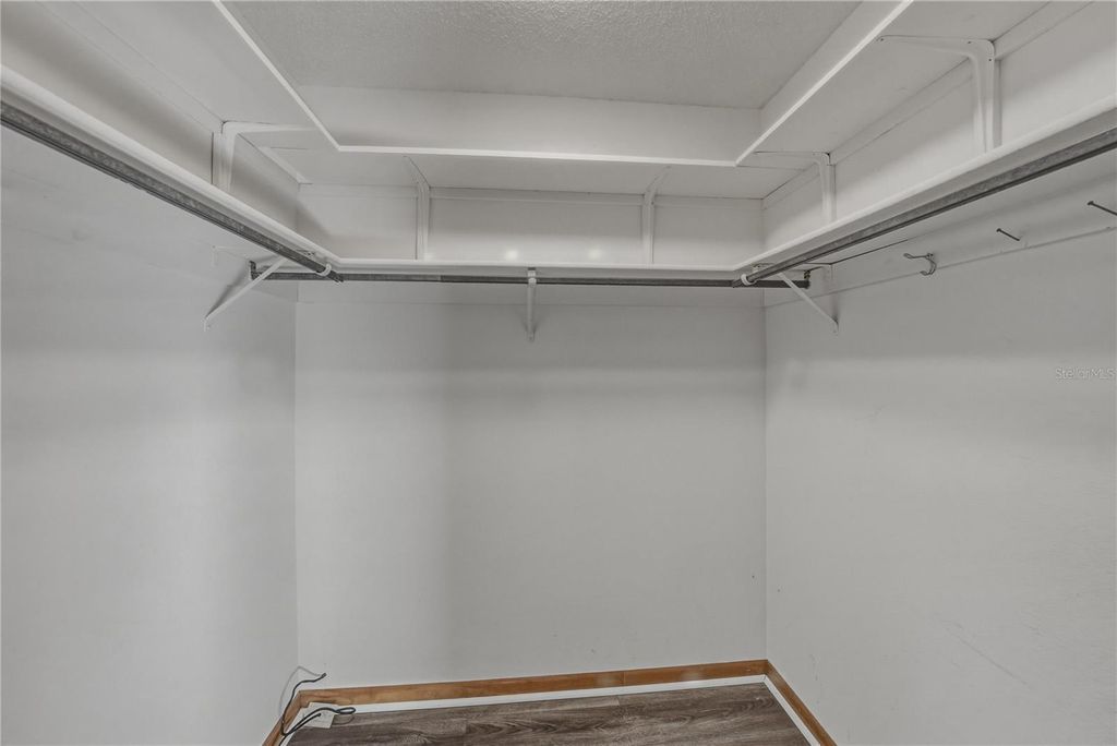 Image 15 of property listing at 466 LAKE CAROLYN CIRCLE, Lakeland, FL 33813