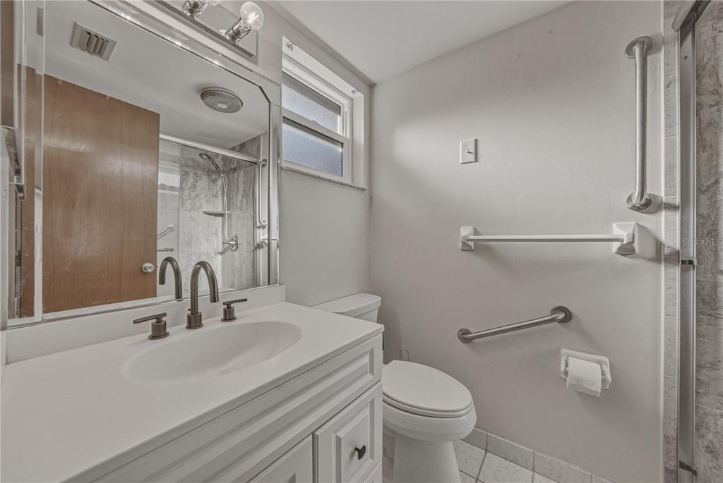 Image 16 of property listing at 466 LAKE CAROLYN CIRCLE, Lakeland, FL 33813