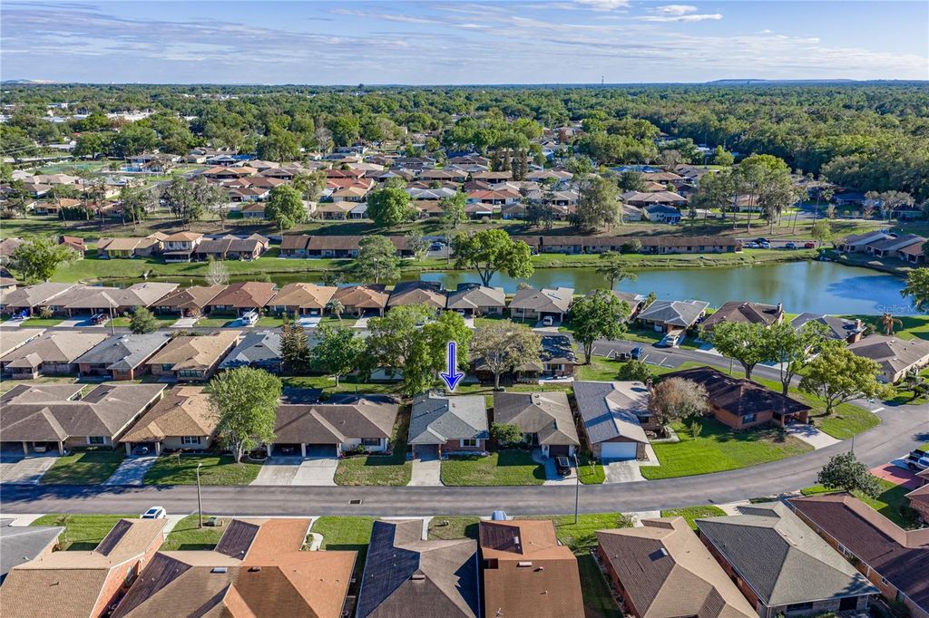 Image 32 of property listing at 466 LAKE CAROLYN CIRCLE, Lakeland, FL 33813