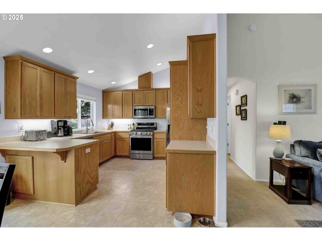 5986 ROMBAUER Rd, Eugene, OR 97402