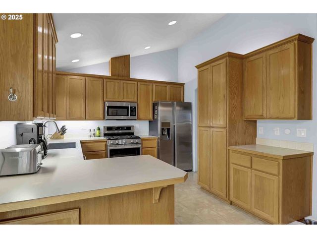 5986 ROMBAUER Rd, Eugene, OR 97402