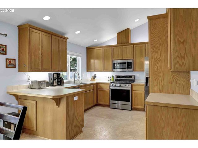 5986 ROMBAUER Rd, Eugene, OR 97402