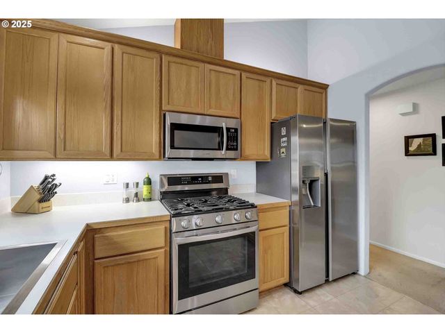 5986 ROMBAUER Rd, Eugene, OR 97402