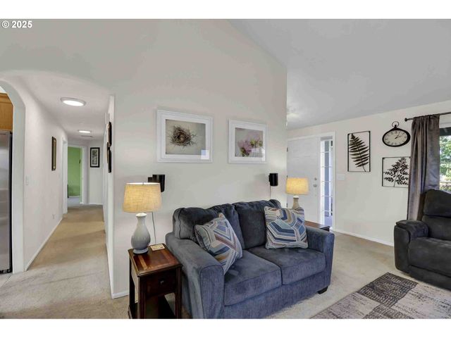 5986 ROMBAUER Rd, Eugene, OR 97402