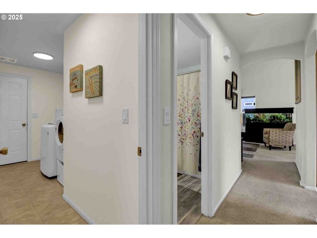 5986 ROMBAUER Rd, Eugene, OR 97402