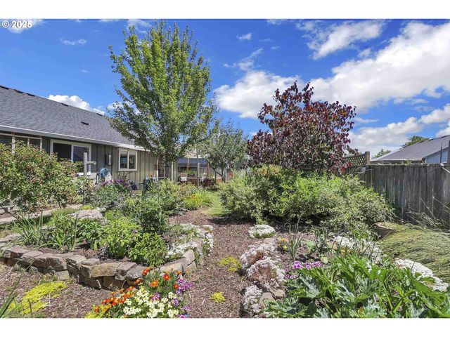 5986 ROMBAUER Rd, Eugene, OR 97402
