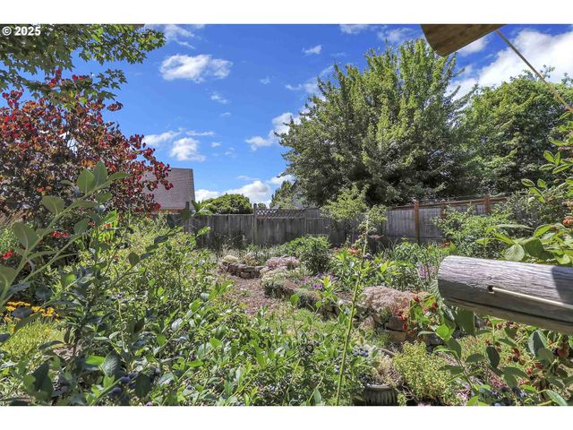 5986 ROMBAUER Rd, Eugene, OR 97402