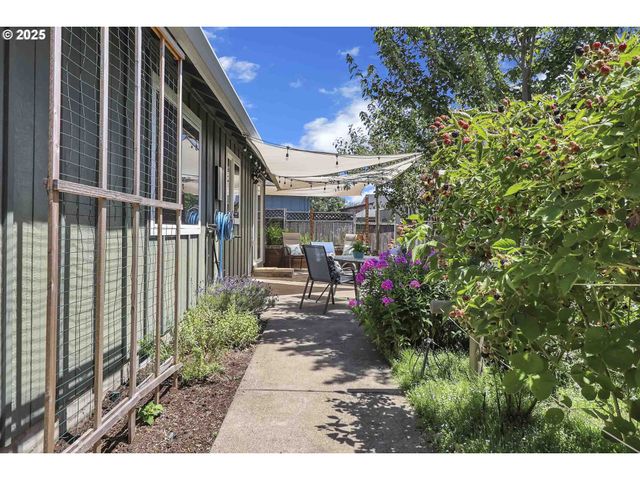5986 ROMBAUER Rd, Eugene, OR 97402