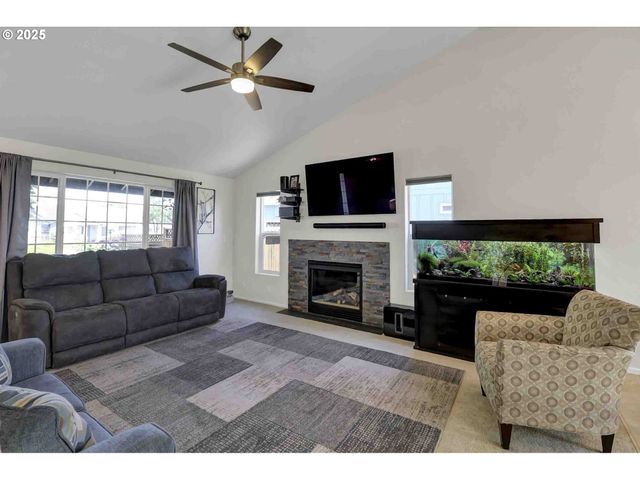 5986 ROMBAUER Rd, Eugene, OR 97402