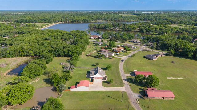 319 Whippoorwill Drive, Wills Point, TX 75169