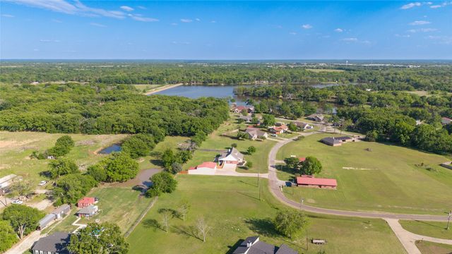 319 Whippoorwill Drive, Wills Point, TX 75169