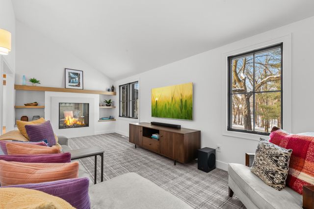 3605 Parkway Street, Deephaven, MN 55391