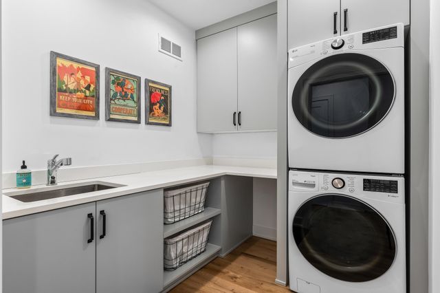 3605 Parkway Street, Deephaven, MN 55391